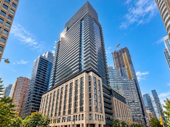 955 Bay St, Toronto, ON