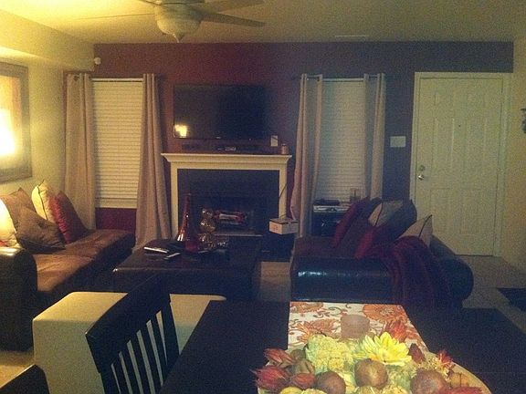 Living room/dining room 