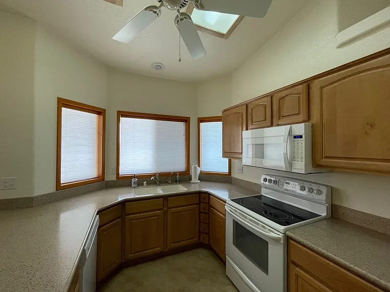 3610 Breakwater Dr — Photo 15