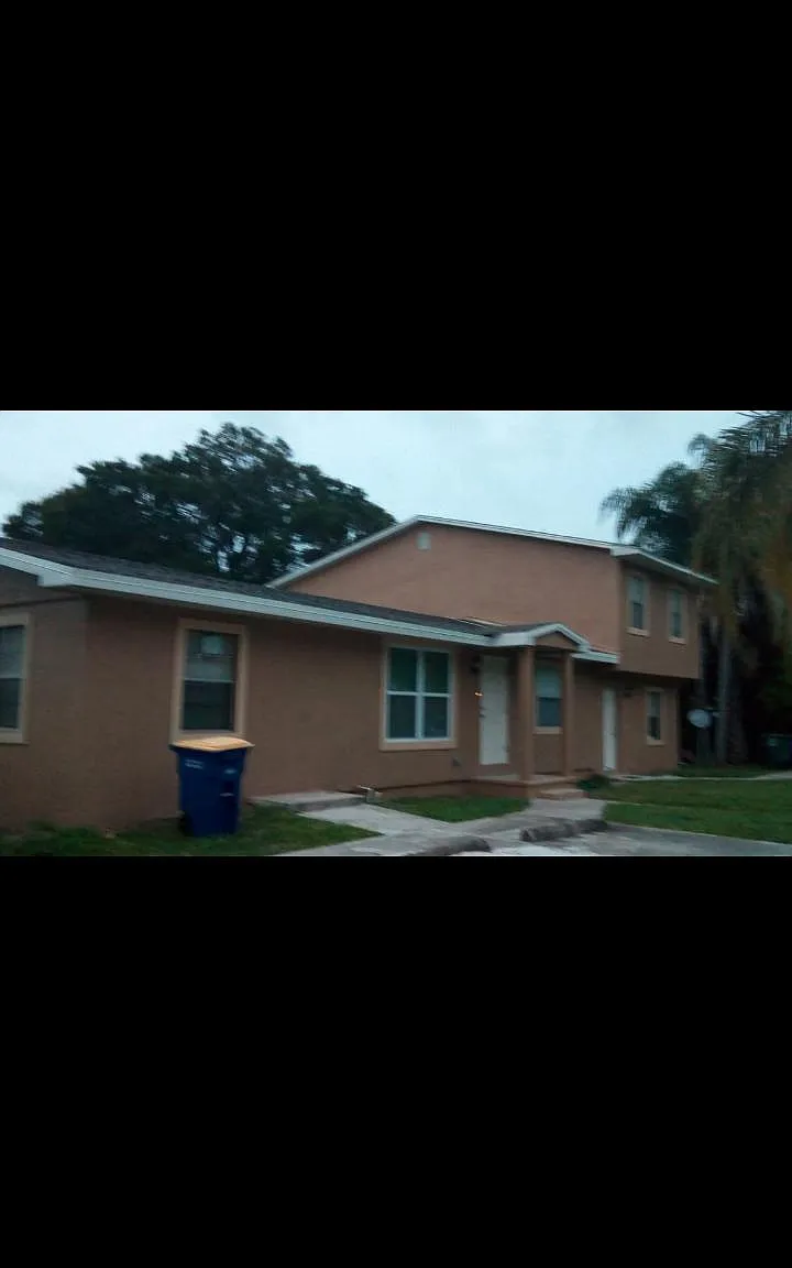 1404 Avenue O — Photo 1