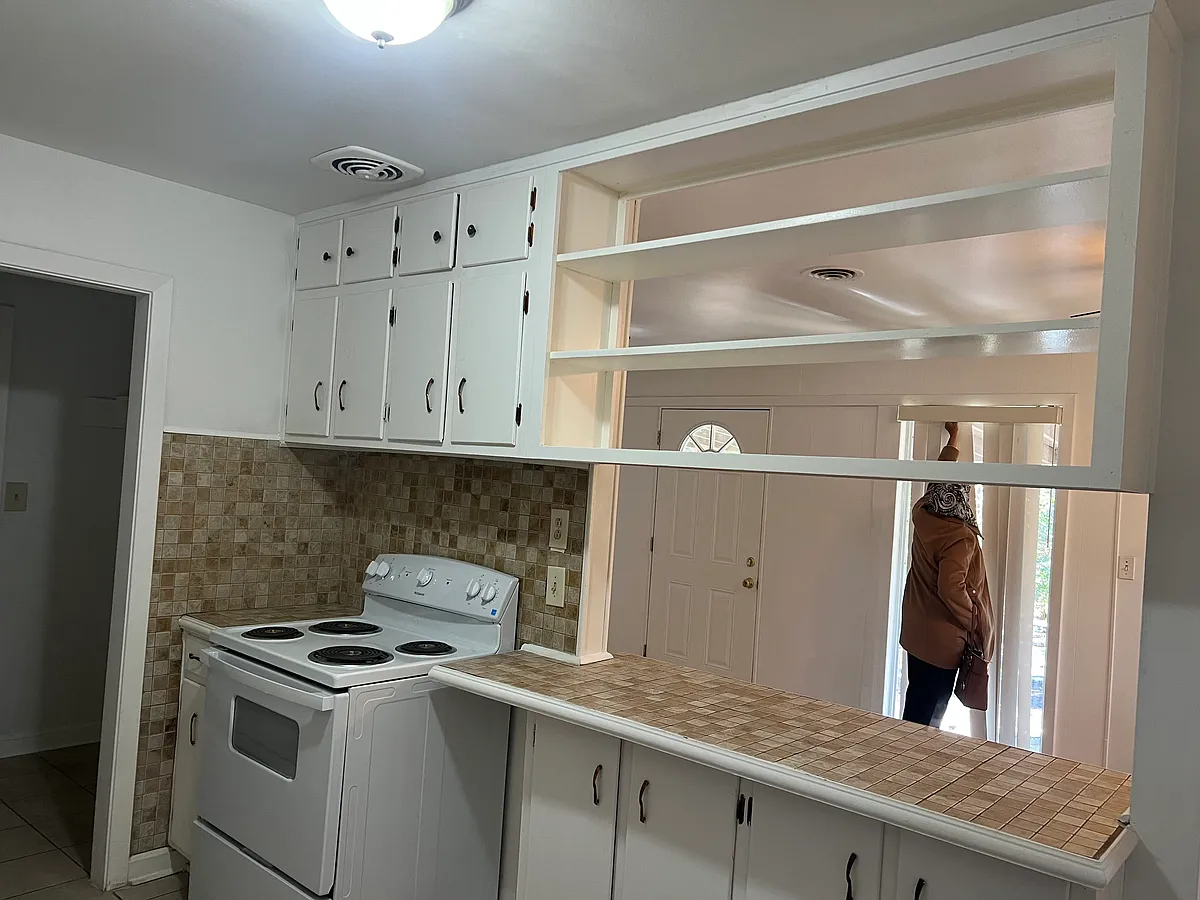 Partial view of kithen with new electric stove - 1805 Montclair Rd