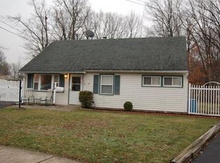 8 Lynn Ct, Edison, NJ 08817