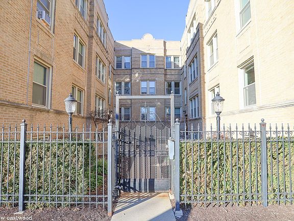 3rd image of 2856 W Eastwood Ave #1626