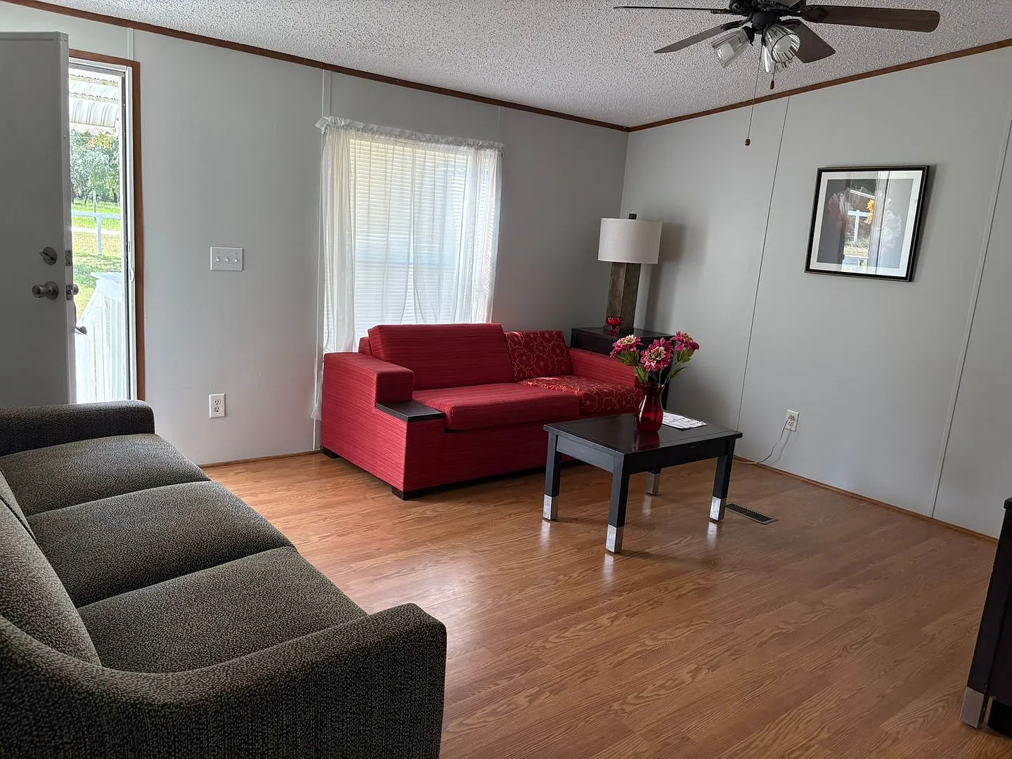 4/2 on over 1 acres — Photo 3