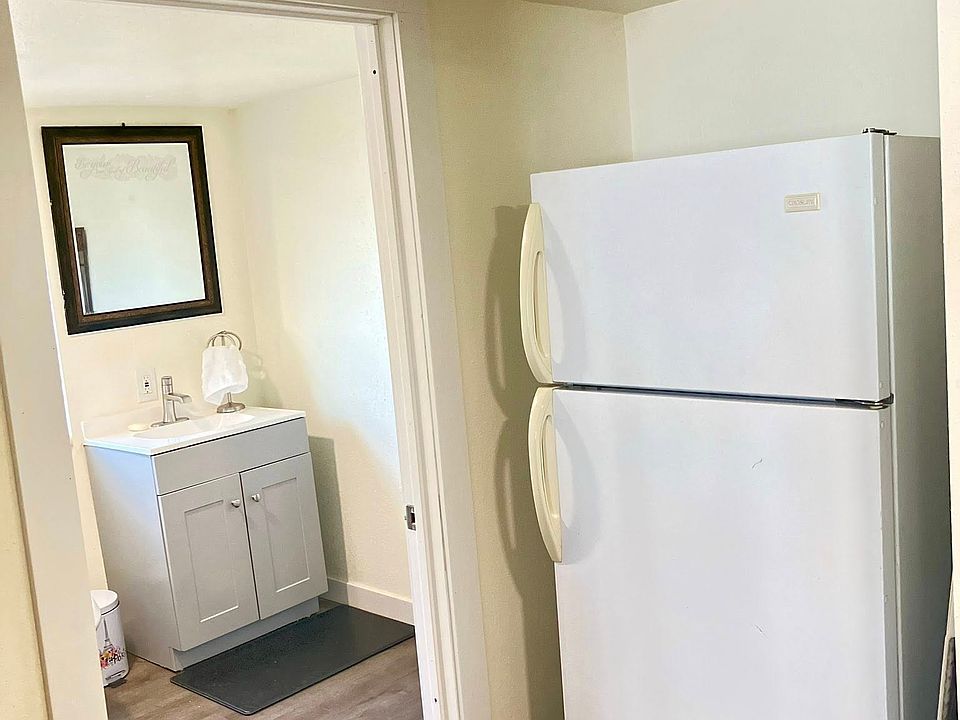 Fridge supplied, right off the Kitchen