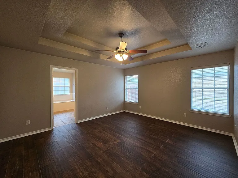 5609 Hunters Ridge Trl — Photo 13