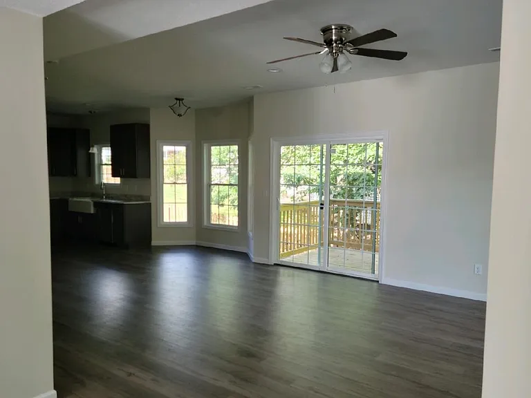 905 W Estate Dr — Photo 3