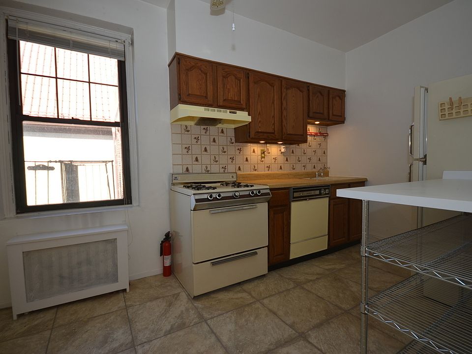 1st image of 10914 Ascan Ave APT 6P