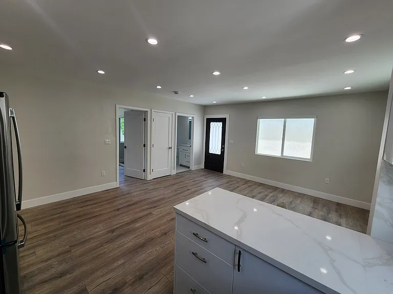 528 Amherst Dr — Photo 10