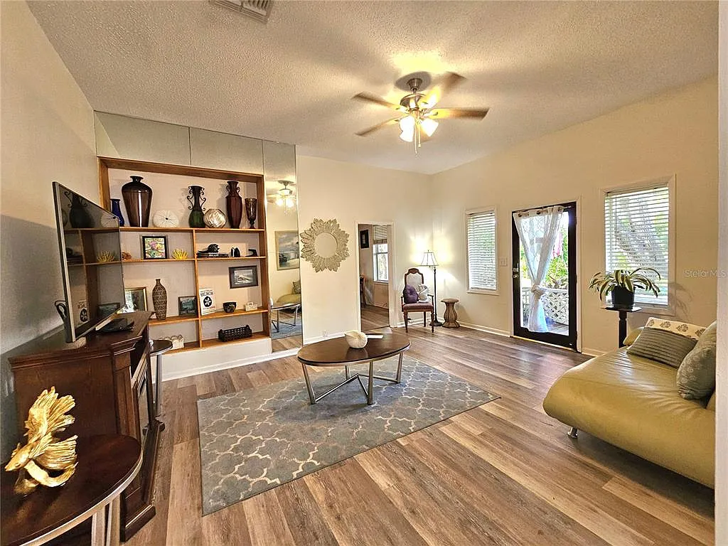 3 bed, 4.0 bath, 1500 sqft, $3,000 — Photo 2