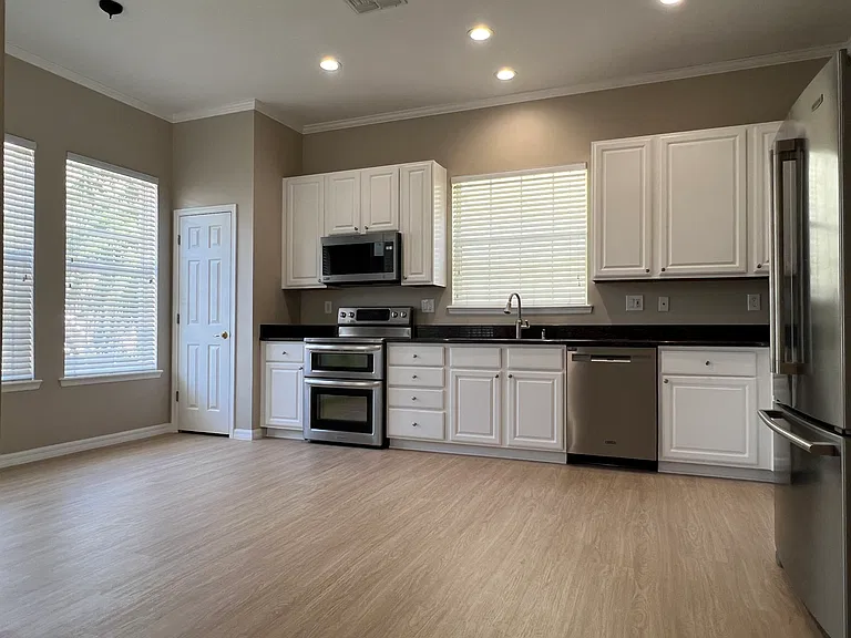 502 Greenbrier Ave — Photo 9