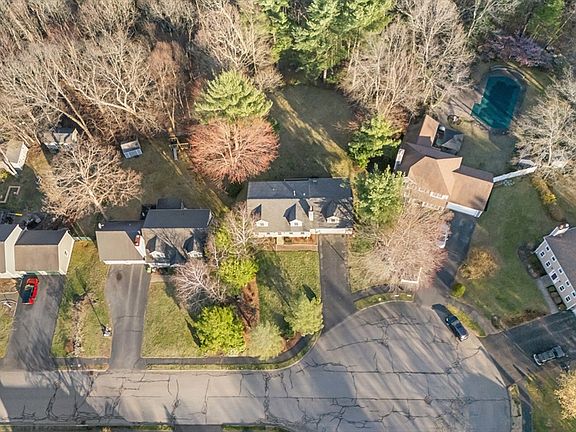 5th image of 19 Pheasant Hill Dr