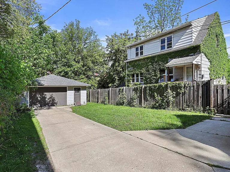 2447 N Bartlett Ave — Photo 17