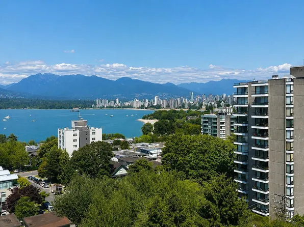 2445 W 3rd Ave #1104, Vancouver, BC V6K 4K6