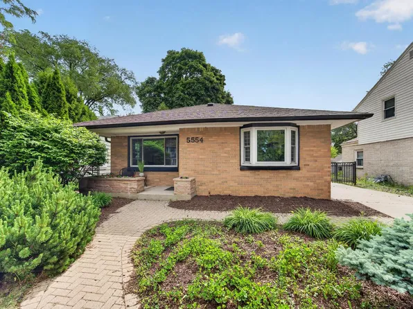 5554 N Navajo AVENUE, Glendale, WI 53217