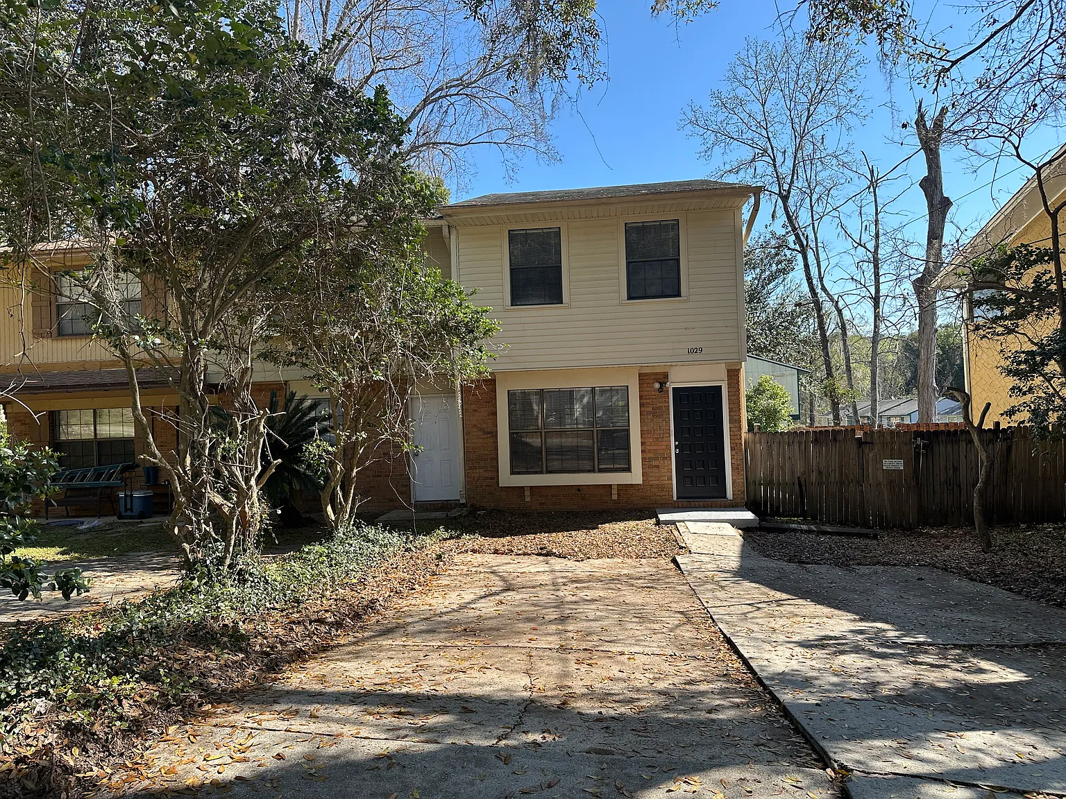 1029 Sutor Rd — Photo 2
