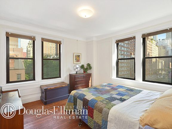 3rd image of 136 E 36th St APT 5A