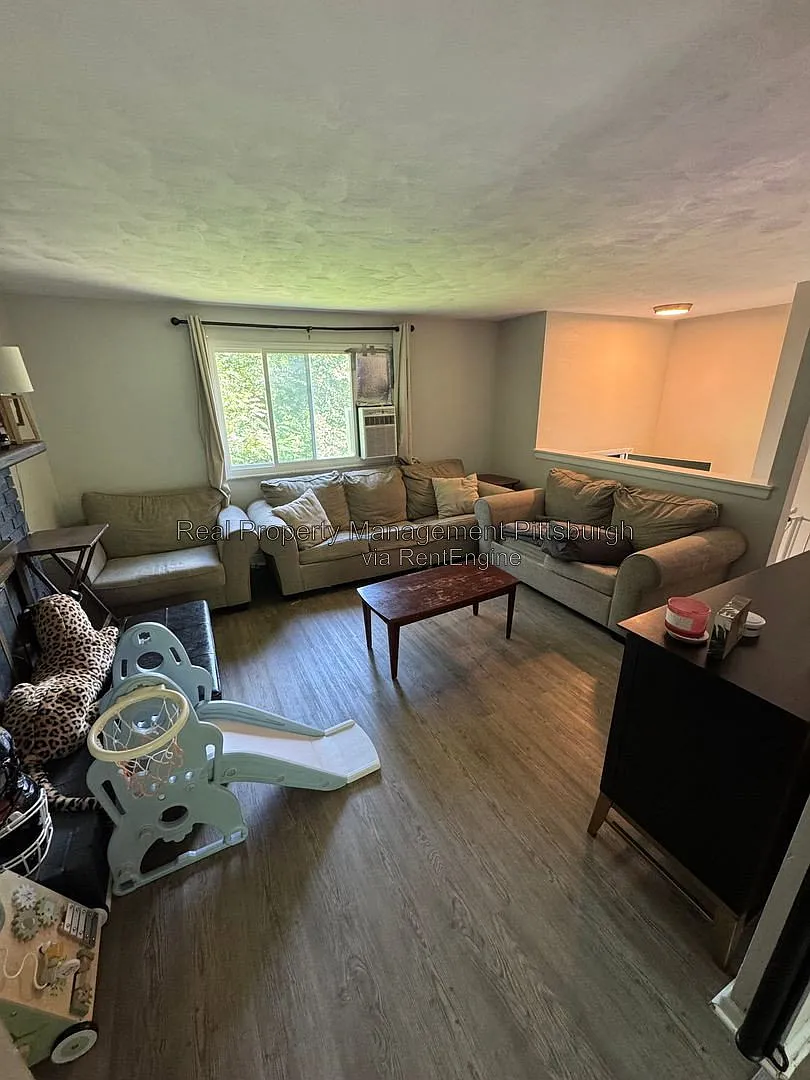 3 bed, 1.0 bath, 1000 sqft, $1,995 — Photo 3