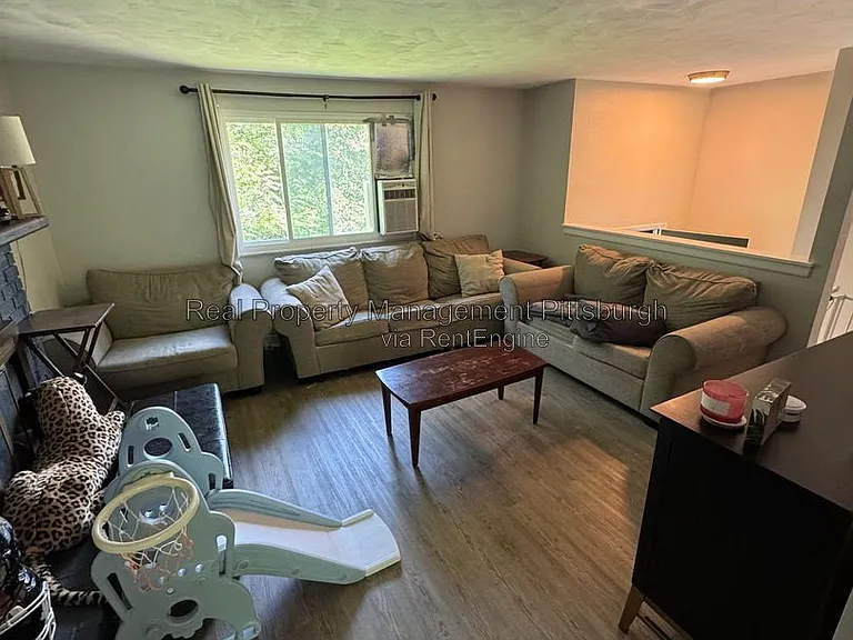 90 Walker Rd — Photo 3