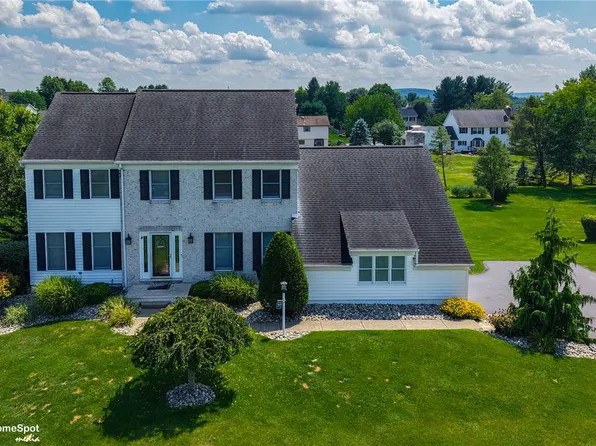 4659 Oakwood Ln, Nazareth, PA 18064