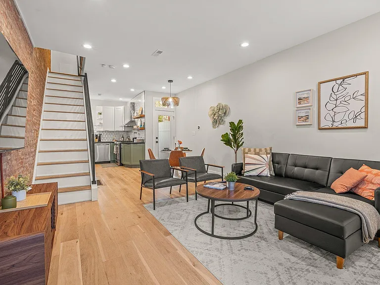 147 E Allen St — Photo 8