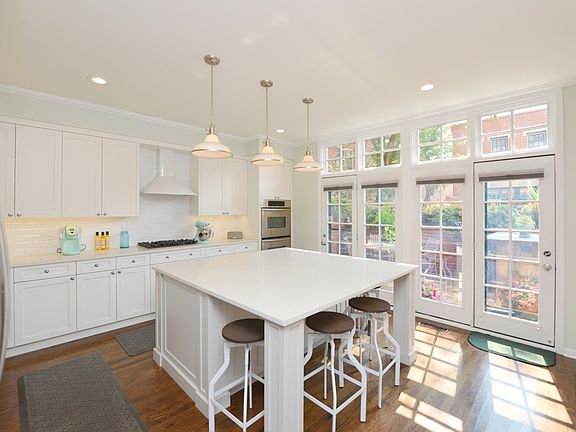 3rd image of 2613 N Greenview Ave