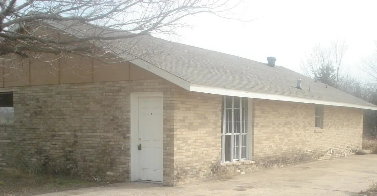 3 bed, 1.5 bath, 1500 sqft, $3,900 — Photo 3