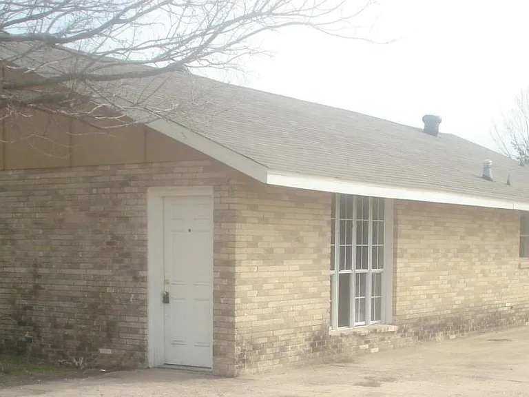 1900 W Wintergreen Rd — Photo 3