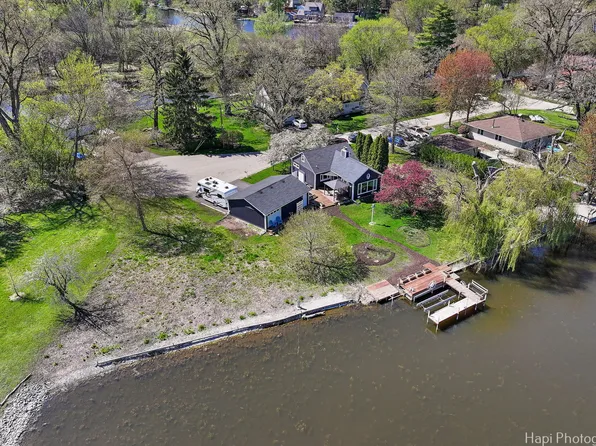 209 Eastwood Ct, Port Barrington, IL 60010