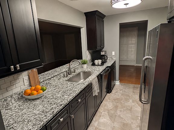 4th image of 115 N Lee St APT 301