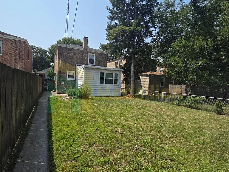 8509 S Yates Blvd — Photo 16