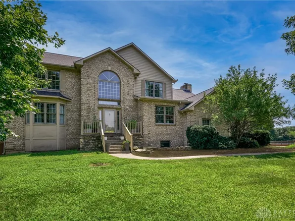 2630 Rolling Meadows Dr, Xenia, OH 45385