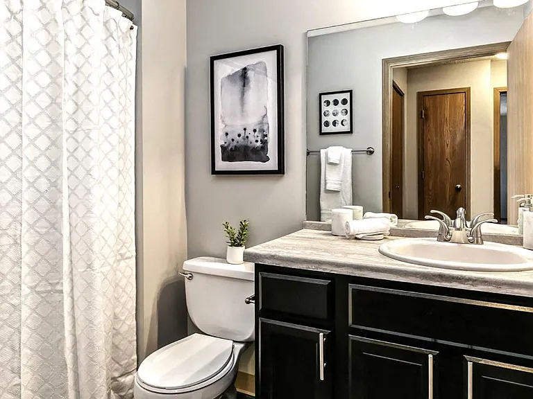 Southwest Gables Apartments — Photo 21