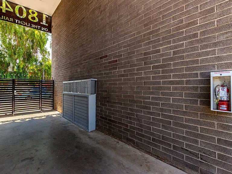 Madison Flats — Photo 34