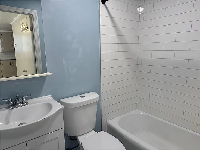 33 Saint Elizabeth St #2 — Photo 17