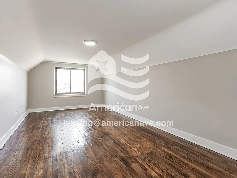 1482147_012_bedroom_13701445.jpg