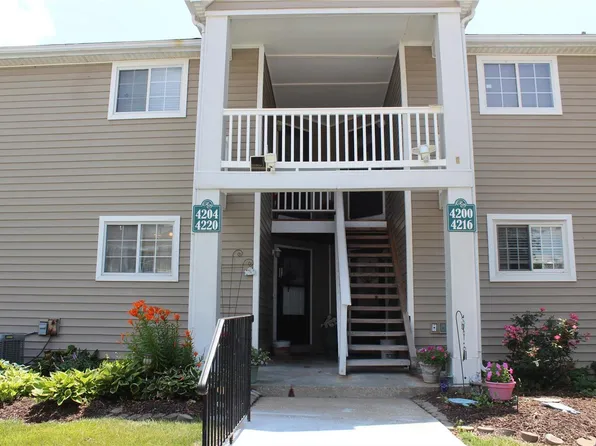 4204 Canal Dr, Florissant, MO 63034