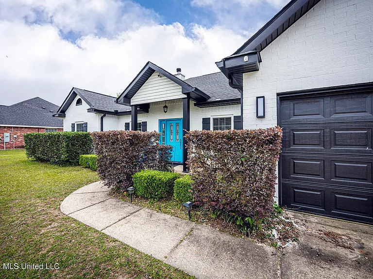 15208 Lisa Dr — Photo 6