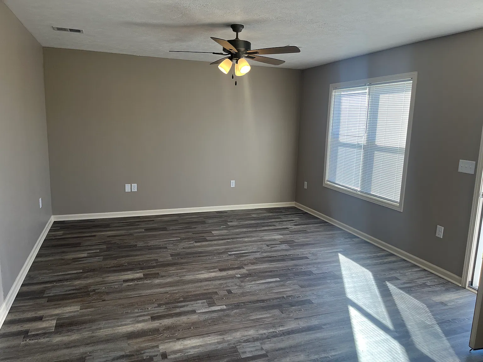 3 bed, 1176 sqft, $1,300 — Photo 4
