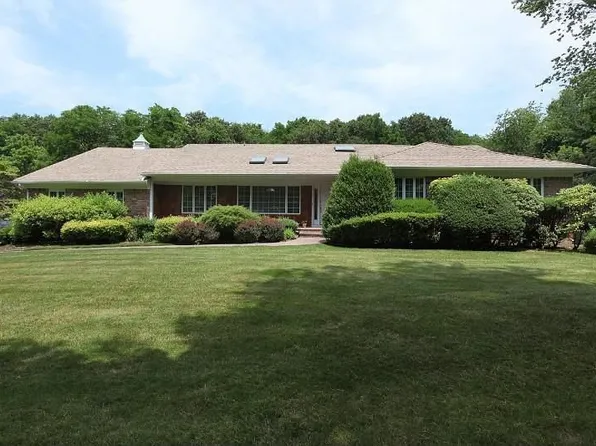 540 Muttontown Rd, Syosset, NY 11791