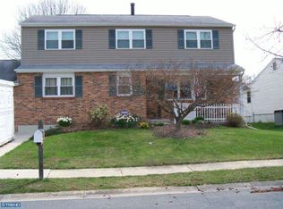 26 Robert Oakes Dr, Newark, DE 19713