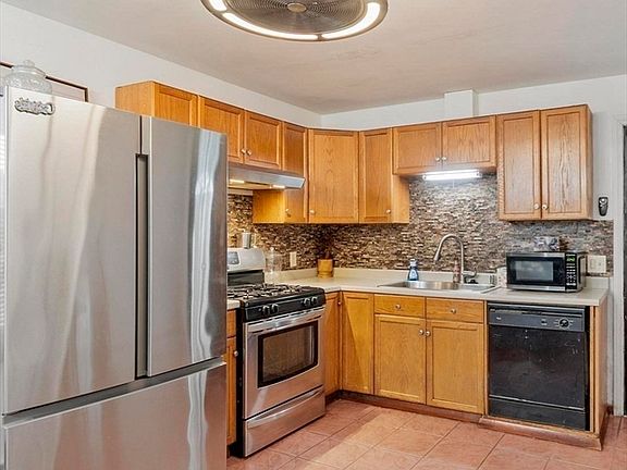 4th image of 97 Kenwood Rd