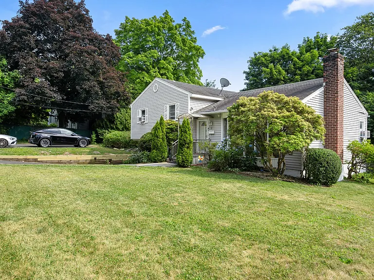 21 Joyce Rd — Photo 28