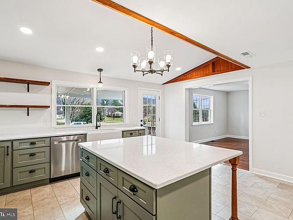 2nd image of 19452 Garretts Mill Rd