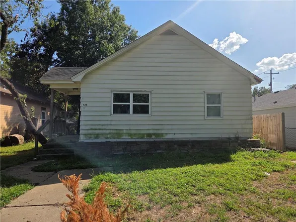 725 W 3rd St, Pittsburg, KS 66762