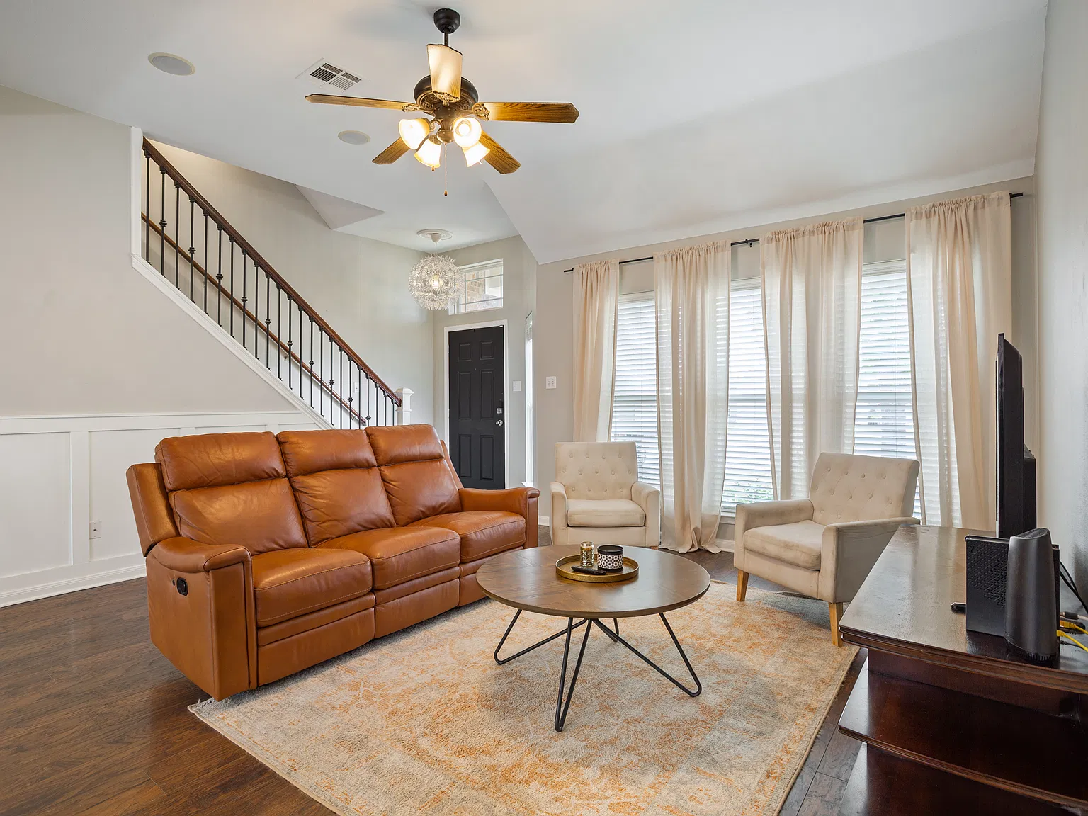 4 bed, 2.5 bath, 2014 sqft, $2,295 — Photo 4