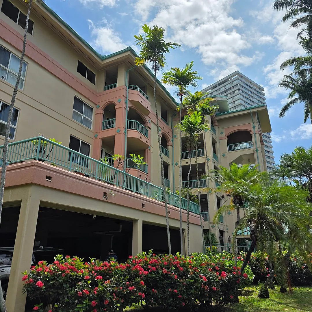 County Club Village (Salt Lake) Condo - 3 bedrooms, 2 baths with 2 parking — Photo 2