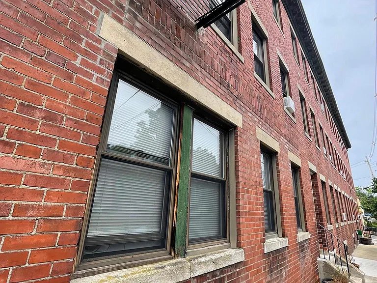 41 Ivaloo St #3 — Photo 1