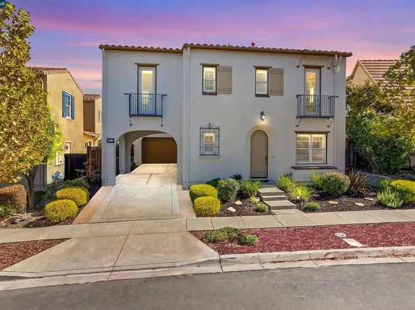 824 Griffon Ct, Danville, CA 94506