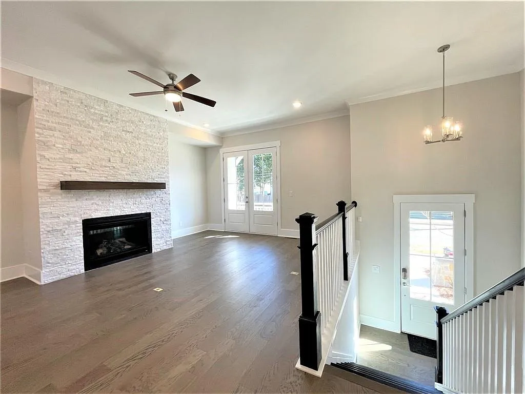 4 bed, 3.5 bath, 2473 sqft, $5,000 — Photo 4
